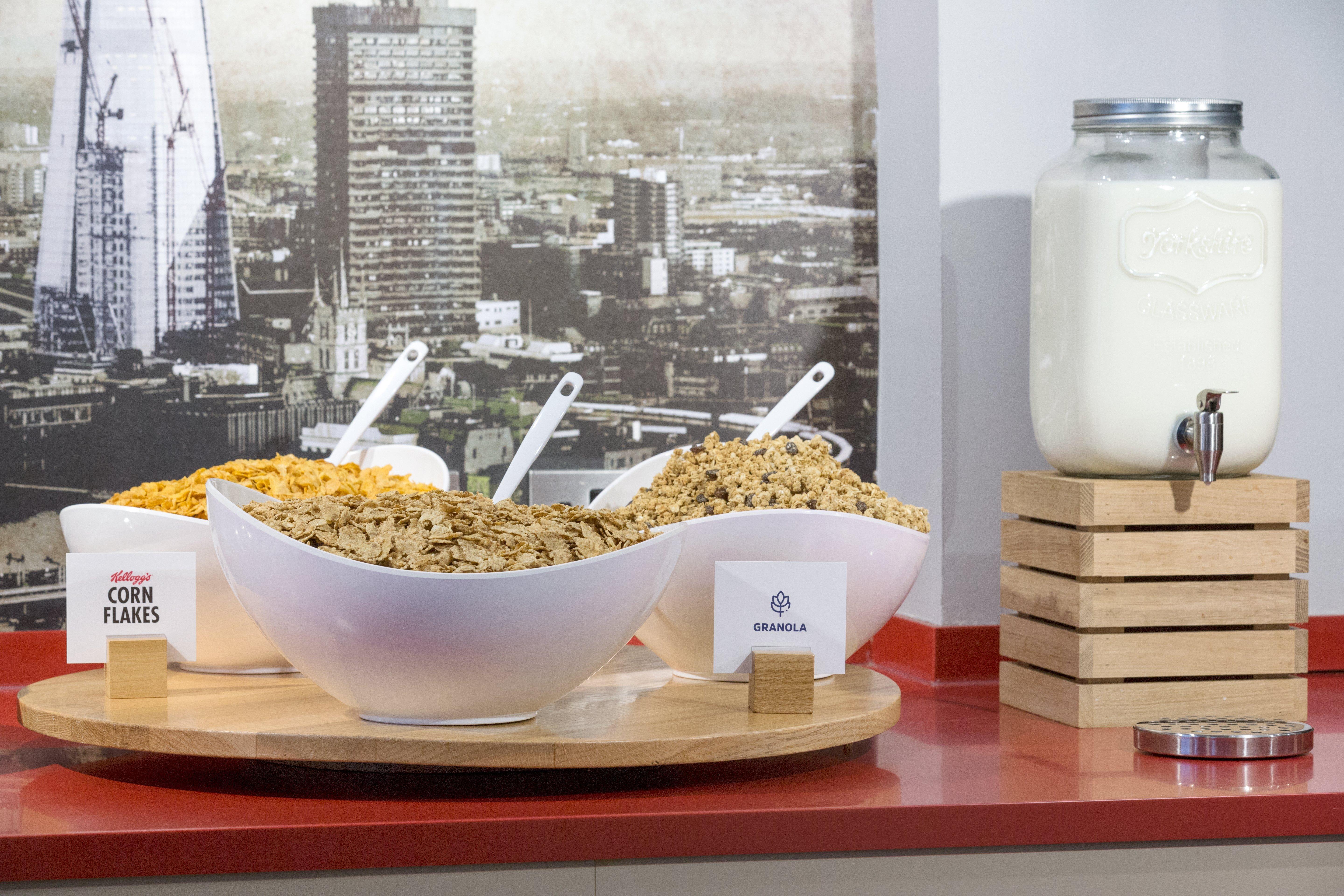 Holiday Inn Express Southwark By Ihg London Exteriör bild